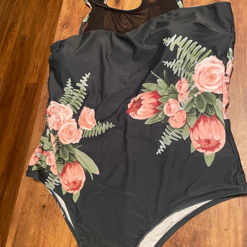 One piece swim suit